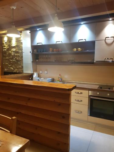Una cocina o zona de cocina en API komora Zlatibor