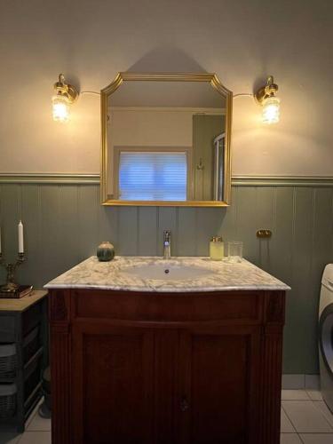 a bathroom with a sink and a mirror at Villa Nostalgia in Bergen