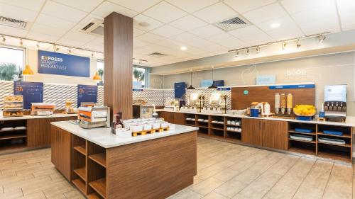 Holiday Inn Express & Suites Panama City Beach - Beachfront by IHG photo 58