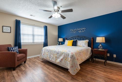 a bedroom with a bed and a ceiling fan at 2BR Walk-In Condo - Near the 76 Strip - 2 Pools - FREE TICKETS INCLUDED - FHF-11 in Branson