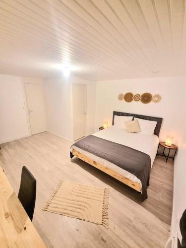 Katil atau katil-katil dalam bilik di Appartement Neuf