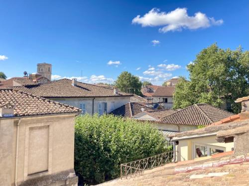 a view of a city with houses and trees at Le Petit Avignon - chambres & appartement à deux pas du Pont d'Avignon et du Palais des Papes in Avignon