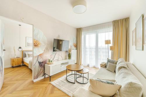 Televiisor ja/või meelelahutuskeskus majutusasutuses Apart111 Apartamenty Kasprowicza 20c BASEN W CENIE