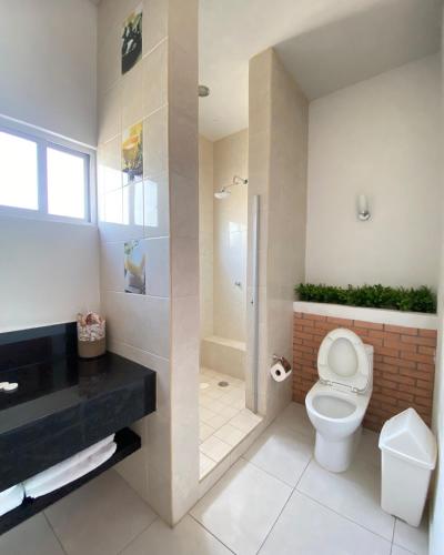 a bathroom with a toilet and a walk in shower at Melaque Paradise in San Patricio Melaque