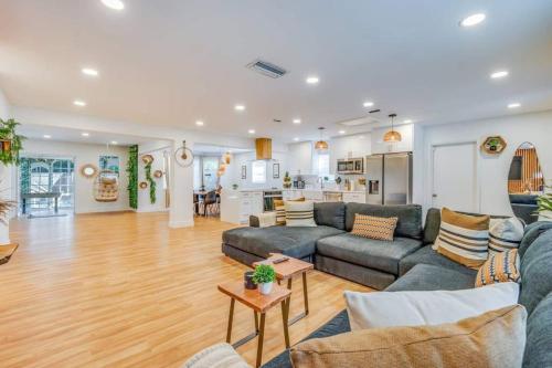 a living room with two couches and a kitchen at Fox Garden-heated Pool-spa- Boho-downtown & Beach in Fort Lauderdale