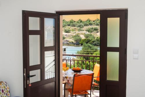 Balkoni atau teres di Apartments Hrvatic