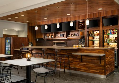 a bar in a restaurant with tables and chairs at Courtyard by Marriott Denver North/Westminster in Eastlake