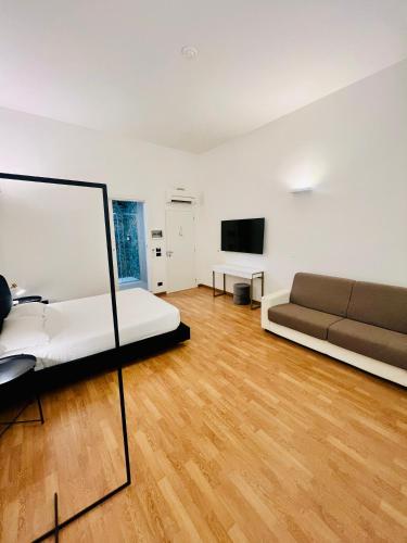 Uma televisão e/ou sistema de entretenimento em Room Verona Ai Conti