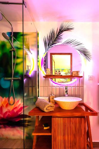 Fotografie z fotogalerie ubytování Jungle Spa - Cocon tropical et dépaysant avec balnéo en plein coeur de Pézenas ! v destinaci Pézenas