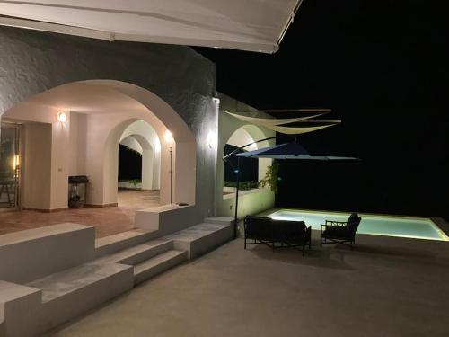 Bazén v ubytování Maison front de mer à Kerkouen nebo v jeho okolí