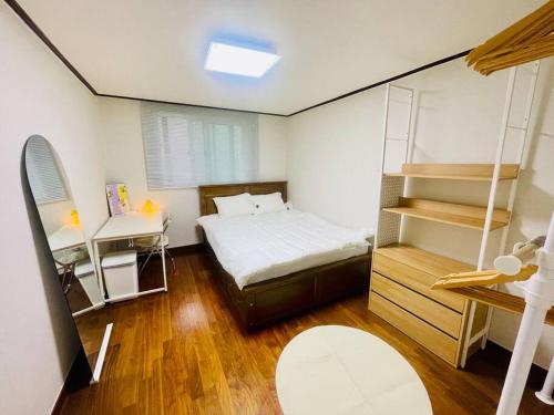 The biggest three bedroom in Hongdae, Sinchon, Yonsei_2