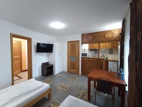 Η κουζίνα ή μικρή κουζίνα στο Spichlerz Apartmanety