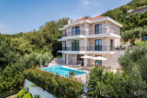 Πισίνα στο ή κοντά στο Villa Fotinia