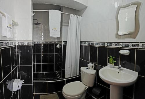 Un baño de Starlight Inn