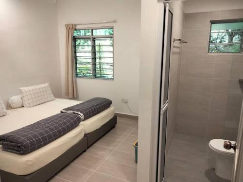 Ένα μπάνιο στο Eden Villa Bentong W butler