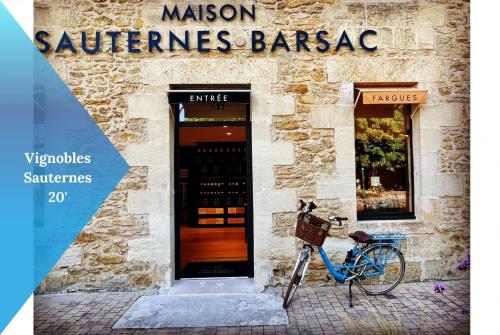 a bike parked in front of a store at Évasion à proximité de Bordeaux - Piscine Privée in Podensac