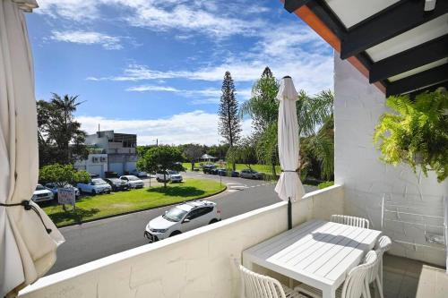 Κήπος έξω από το Beachfront 1BR, Loft - Surf, Cafe, Relax