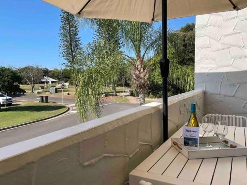 Φωτογραφία από το άλμπουμ του Beachfront 1BR, Loft - Surf, Cafe, Relax σε Marcoola