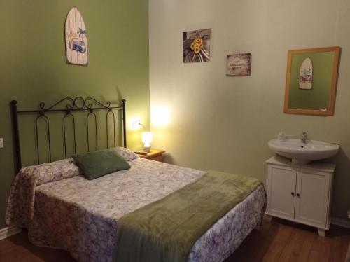 Una cama o camas en una habitación de Hospedaje Don Pelayo