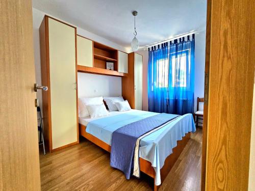 Posteľ alebo postele v izbe v ubytovaní Apartments with a parking space Kastav, Opatija - 13457