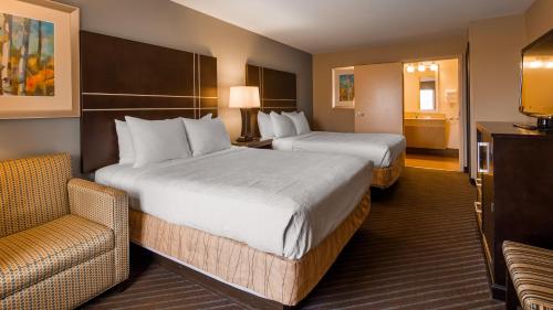 Postel nebo postele na pokoji v ubytování Best Western Newport Inn