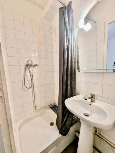 Photo de la galerie de l'établissement Studio proche rocade - Tout Equipé Avec Parking Gratuit, à Grenoble