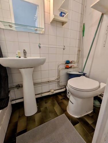 Photo de la galerie de l'établissement Studio proche rocade - Tout Equipé Avec Parking Gratuit, à Grenoble