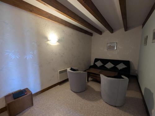 a room with a table and two chairs and a window at Évasion champêtre : Maison spacieuse avec terrasse, proche sites historiques et thermes - FR-1-611-2 in Champigny-sous-Varennes