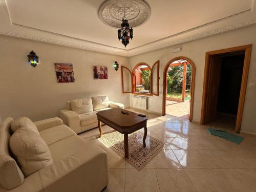 Χώρος καθιστικού στο Calm Beach House in Sidi Kankouch