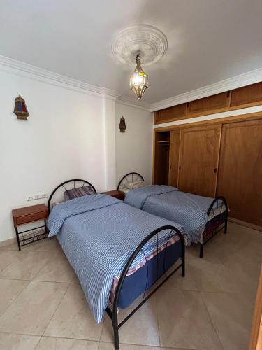 Ένα ή περισσότερα κρεβάτια σε δωμάτιο στο Calm Beach House in Sidi Kankouch