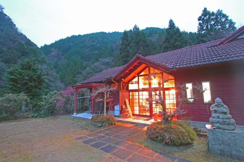 a small house with the sun shining through the windows at 民宿ひろしげ in Izuno