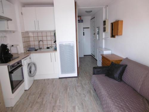 Charmant T2 rénové climatisé avec parking privé à 450m de la plage, idéal pour 4 pers. - FR-1-797-8