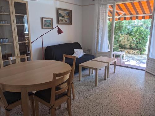 Charmant T3 rénové à 60m de la plage avec terrasse, jardin et parking clos - FR-1-797-28