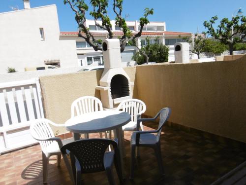 Maison T3 Mezzanine avec Patio à 150m de la Plage – Parking, BBQ, 6 Pers – Port-la-Nouvelle - FR-1-797-42