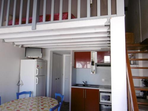 Photo de la galerie de l'établissement Maison T3 Mezzanine avec Patio à 150m de la Plage – Parking, BBQ, 6 Pers – Port-la-Nouvelle - FR-1-797-42, à Port-la-Nouvelle