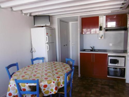 Photo de la galerie de l'établissement Maison T3 Mezzanine avec Patio à 150m de la Plage – Parking, BBQ, 6 Pers – Port-la-Nouvelle - FR-1-797-42, à Port-la-Nouvelle