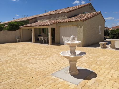 Photo de la galerie de l'établissement Superbe villa T4 confort avec cour, proche plage - 6 Pers. Parking - FR-1-797-47, à Port-la-Nouvelle