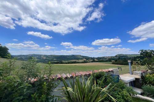 - une vue depuis le jardin de la maison dans l'établissement Casa Ibor - Montchenu, à Montchenu