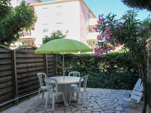 Studio Calme au Lavandou, 500m Plage, Piscine, Parking, Clim, Terrasse Privative, 4 Couchages - FR-1-803-7