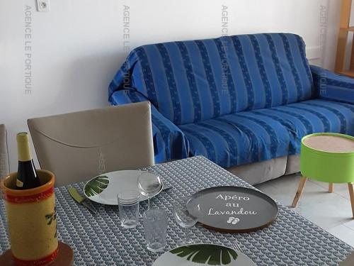 Photo de la galerie de l'établissement Mazet T3 avec jardin, terrasse et piscine, climatisé, 4 couchages, parking privé, Le Lavandou - FR-1-803-45, au Lavandou