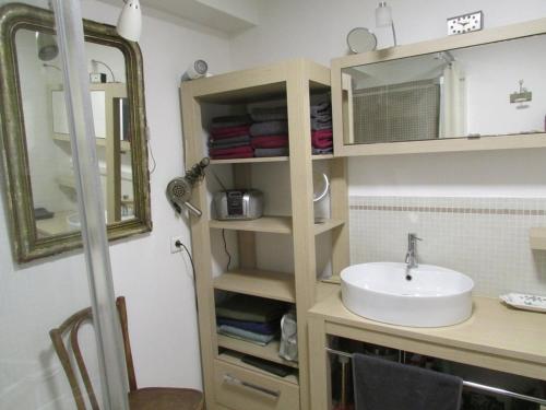 Koupelna v ubytování T3 spacieux face mer, climatisé, pour 4-6 pers avec parking - FR-1-803-3