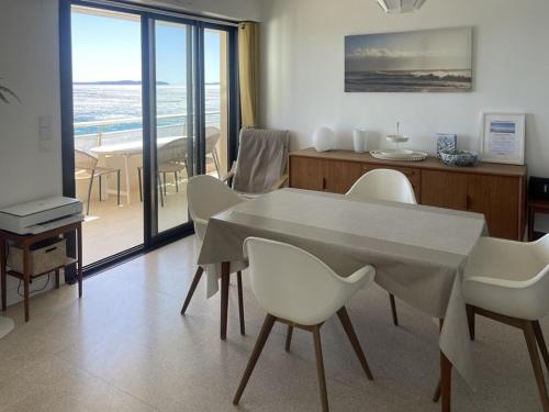 Photo de la galerie de l'établissement Le Lavandou: T2/T3 climatisé, 20m plage, 4 pers, WIFI, parking - FR-1-803-8, au Lavandou