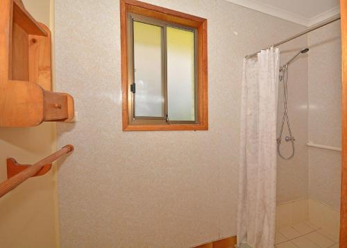 Ένα μπάνιο στο Myway - Burrum Heads - Close to Beach and Boat Ramp - 3BR