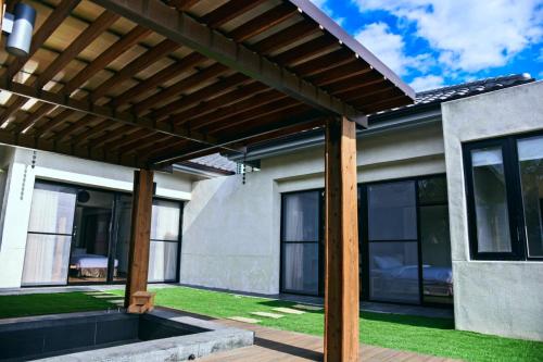 a pergola over a patio of a house at Chii Lih Resort in Luye