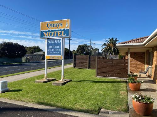 a sign for a motel in front of a house at Quays Motel San Remo in San Remo