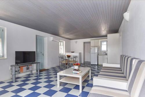 Et tv og/eller underholdning på Ocean Villa in Paros