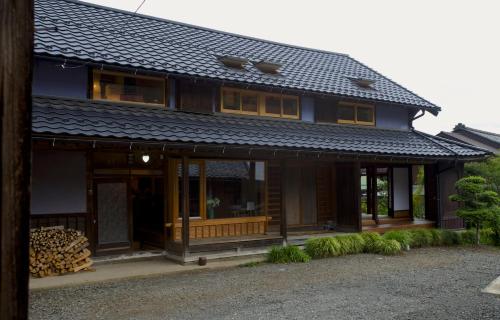 a house with a black shingle roof at Deguchiya in Fujikawa