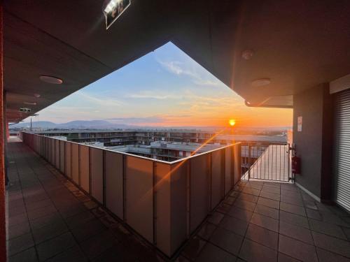 a view of the sunset from the balcony of a building at 100 qm Penthouse, Self-Check-In, 2 Parkplätze in Graz