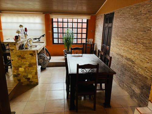 Un lugar para sentarse en Colon Escape House