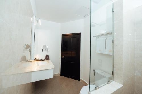 Uma casa de banho em Cambodian Country Club